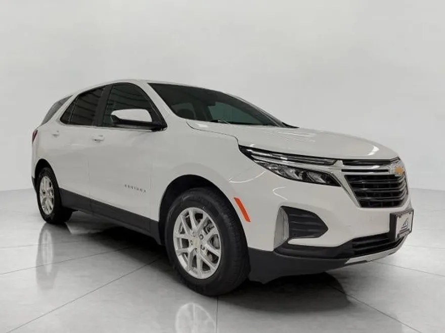 2024 Chevrolet Equinox LT photo 1