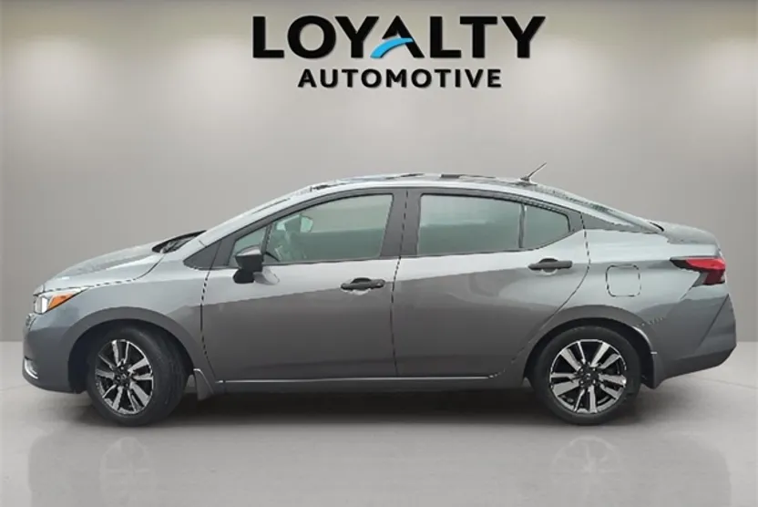 2024 Nissan Versa 1.6 S photo 1