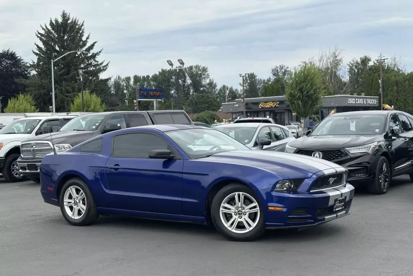 2013 Ford Mustang V6 photo 1
