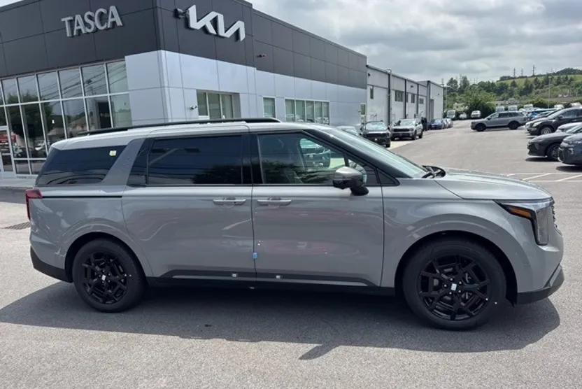 2026 Kia Carnival SX photo 1