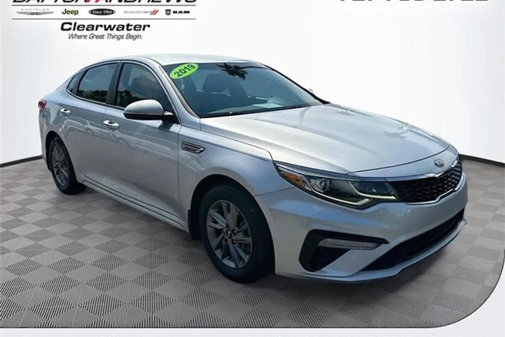 2019 Kia Optima LX photo 1