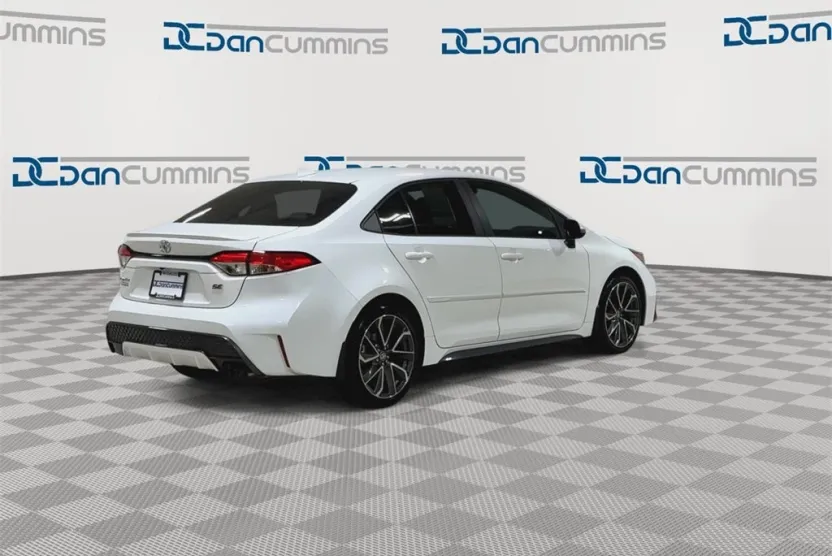 2021 Toyota Corolla SE photo 1