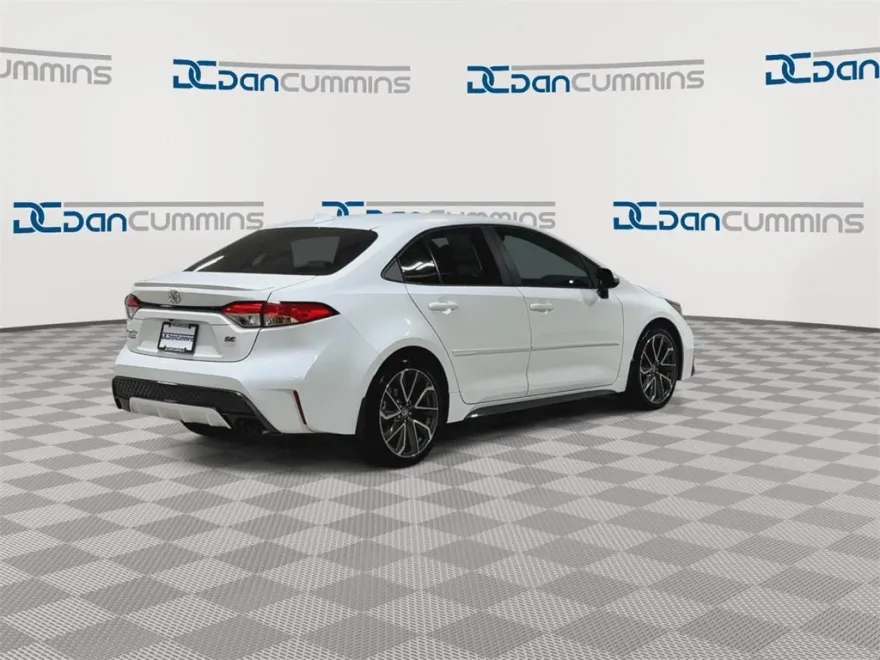 2021 Toyota Corolla SE photo 1
