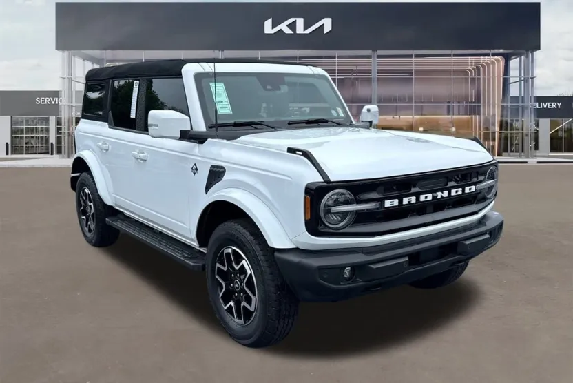 2024 Ford Bronco Outer Banks photo 1