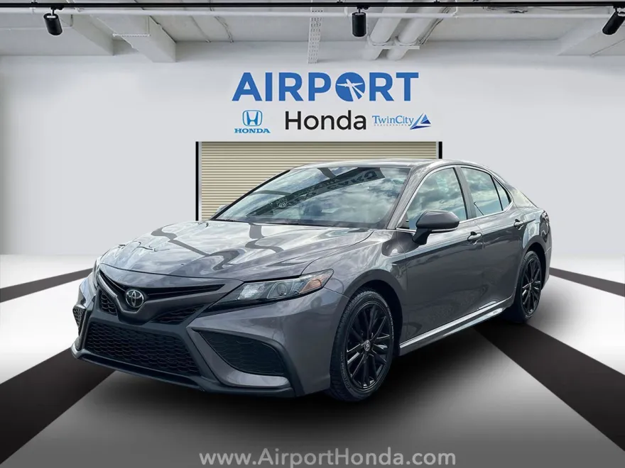 2023 Toyota Camry SE photo 1