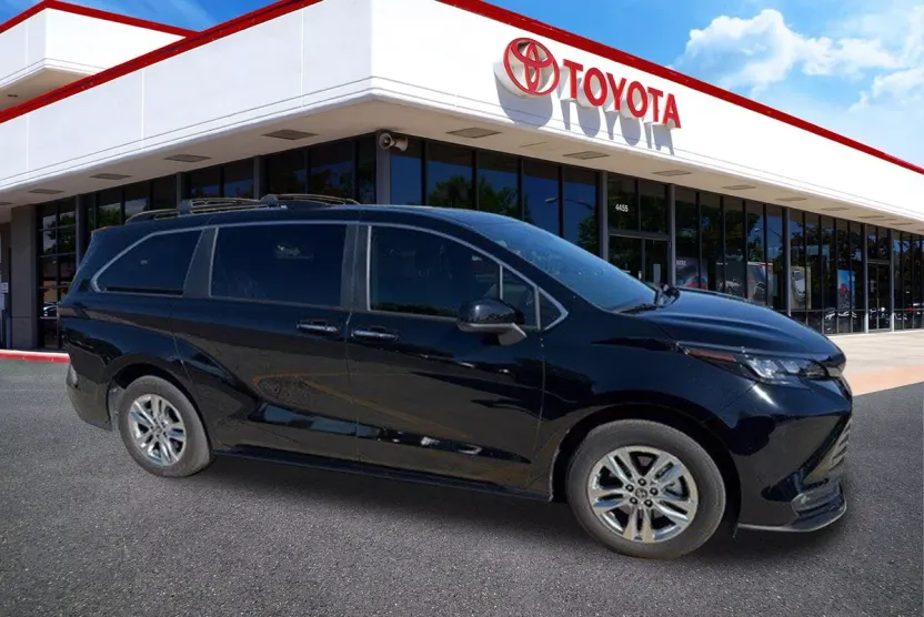 2023 Toyota Sienna Woodland Edition photo 1