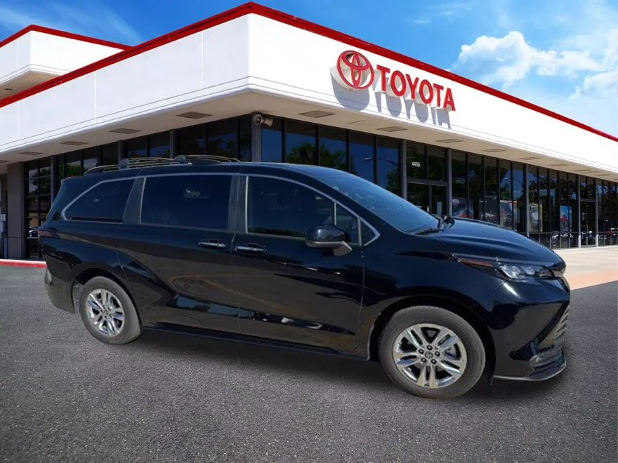 2023 Toyota Sienna Woodland Edition photo 1