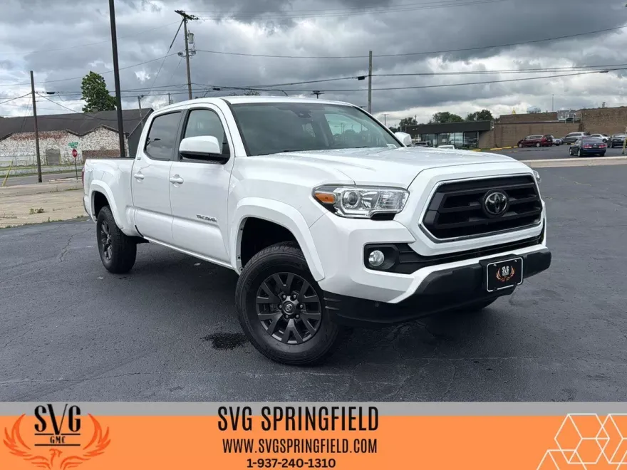 2022 Toyota Tacoma 4x4 SR5 photo 1