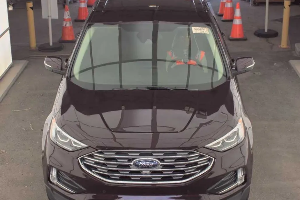 2024 Ford Edge Titanium photo 1