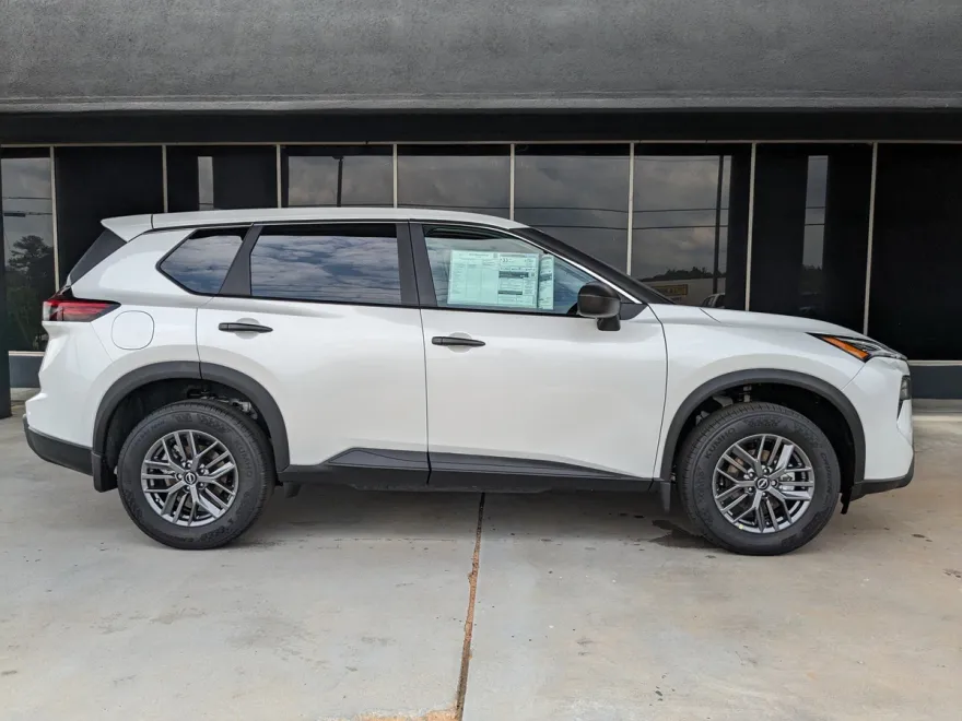 2025 Nissan Rogue S photo 1