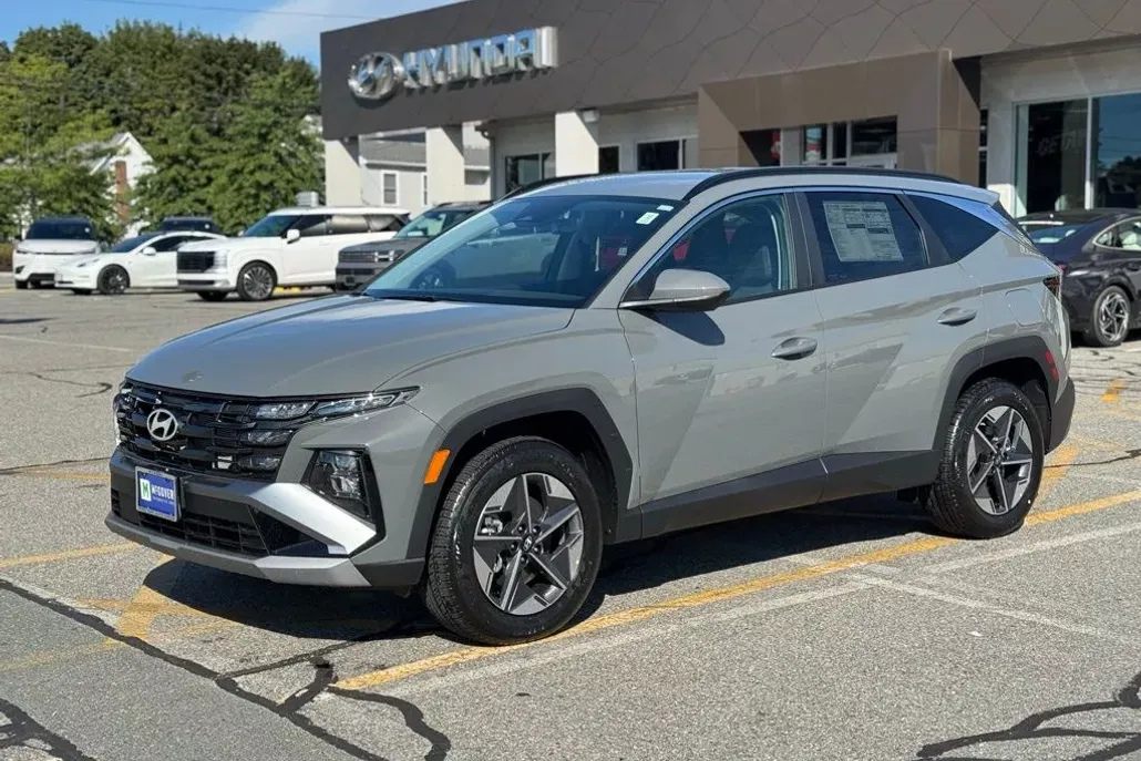2025 Hyundai Tucson SEL photo 1