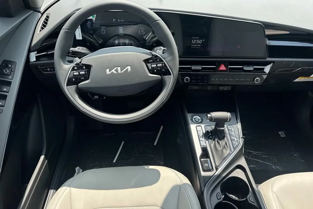 2025 Kia Niro EX photo 1