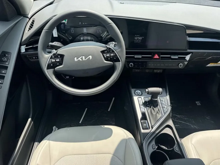 2025 Kia Niro EX photo 1