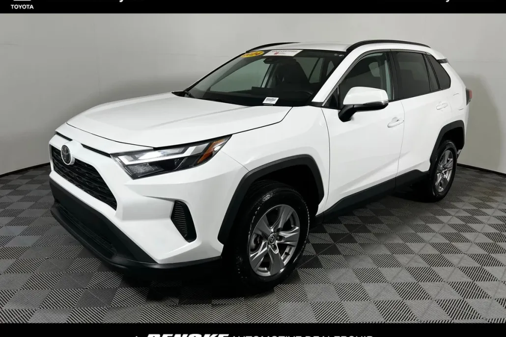 2024 Toyota RAV4 XLE photo 1