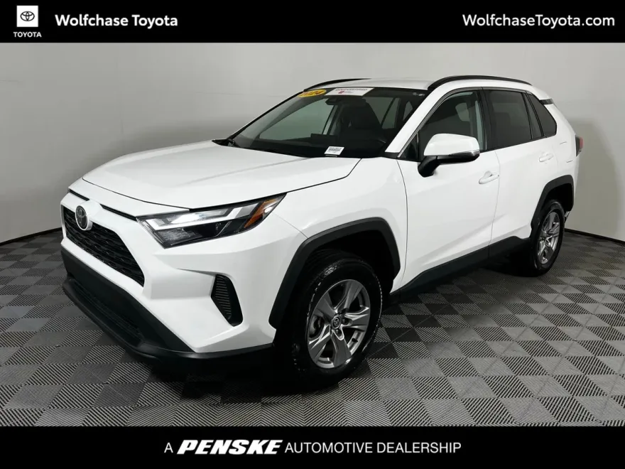 2024 Toyota RAV4 XLE photo 1