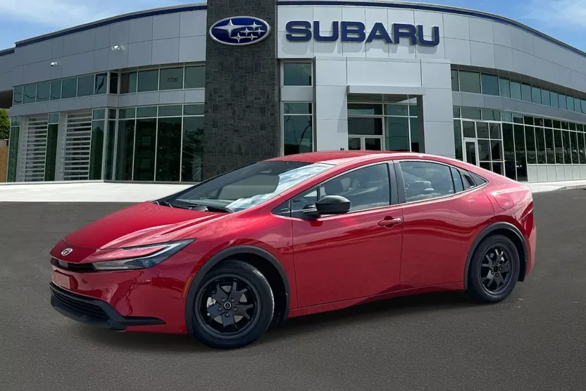 2025 Toyota Prius LE photo 1