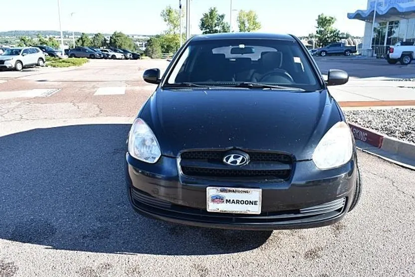 2011 Hyundai Accent GS photo 1