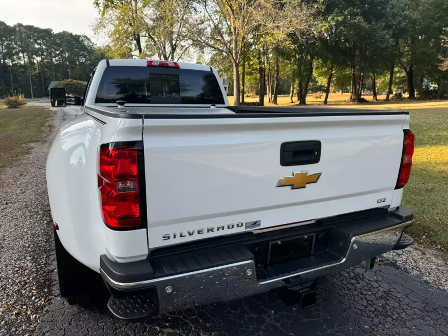 2017 Chevrolet Silverado 3500HD LTZ photo 1
