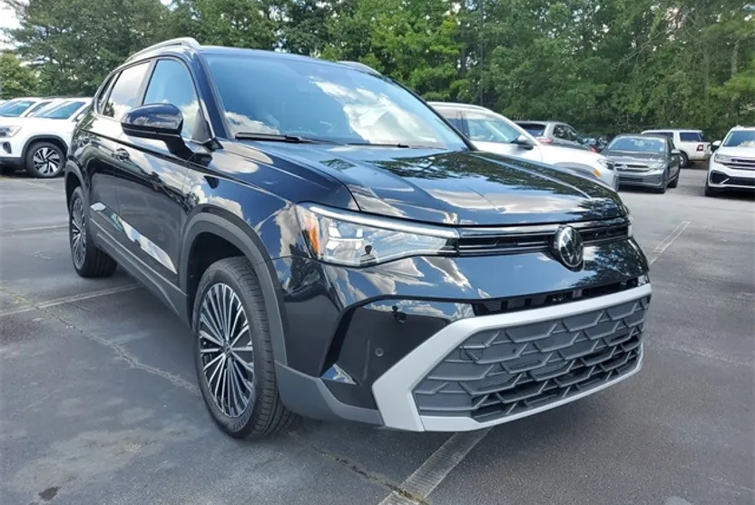 2025 Volkswagen Taos SE photo 1