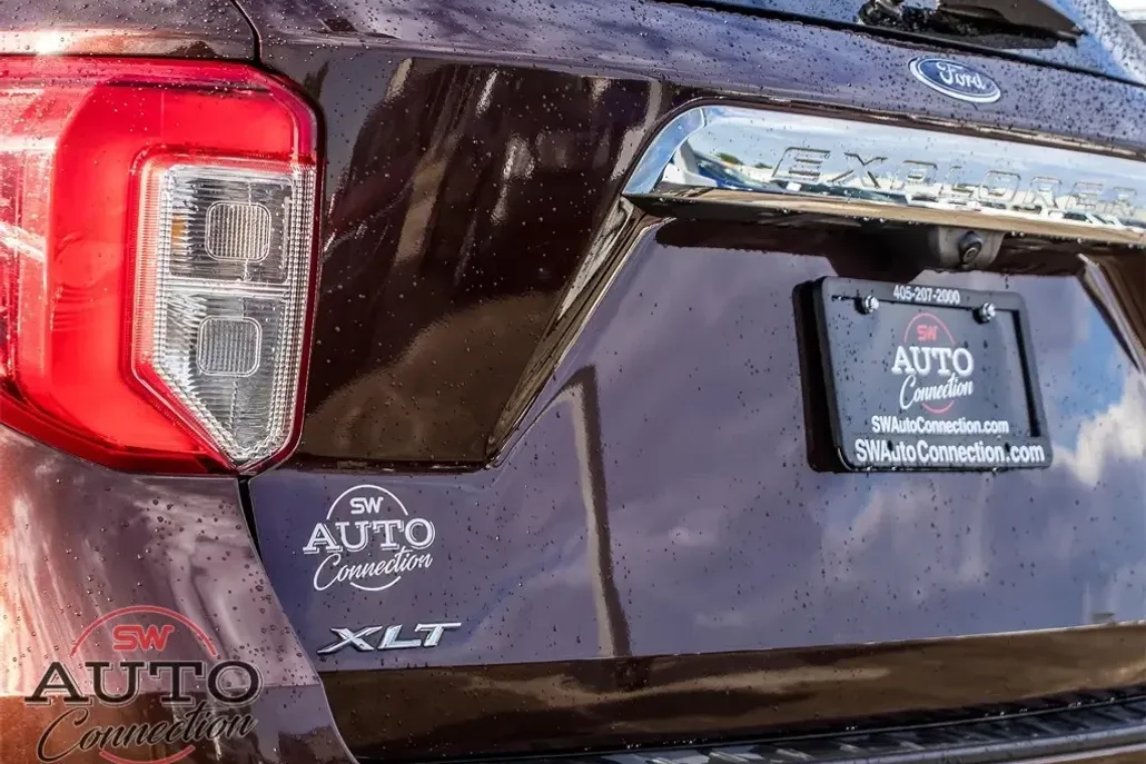2020 Ford Explorer XLT photo 1