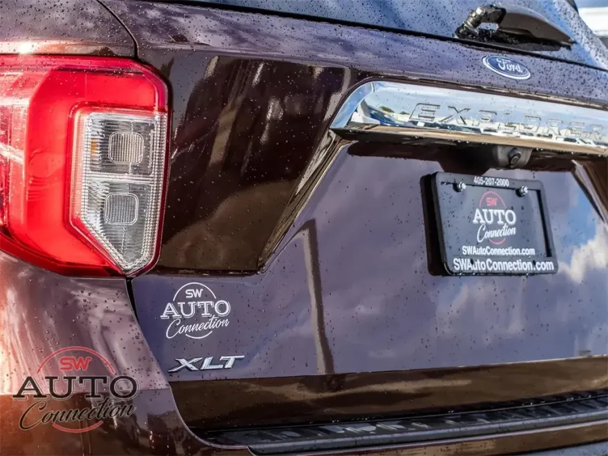 2020 Ford Explorer XLT photo 1