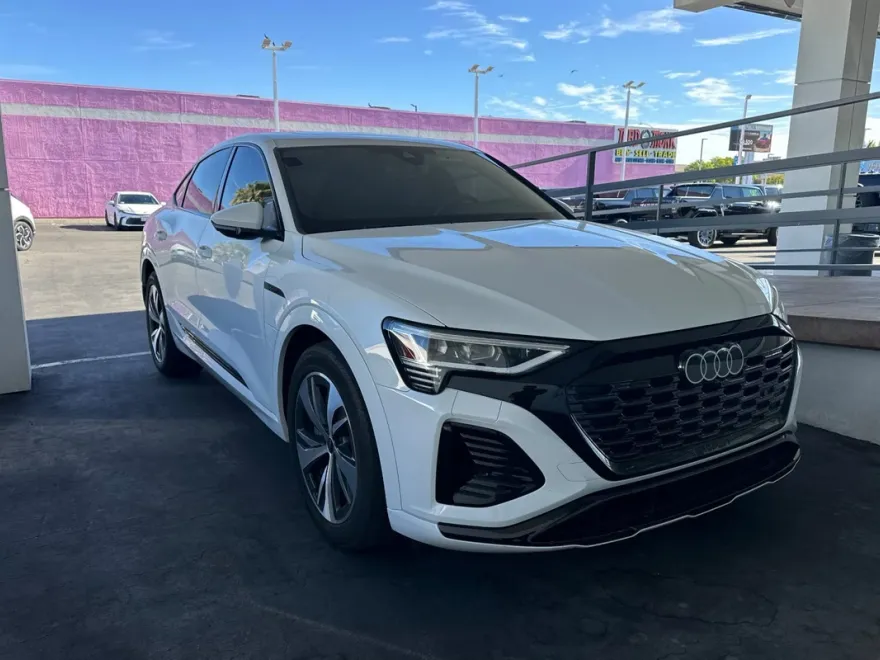 2024 Audi Q8 E-tron line Premium photo 1