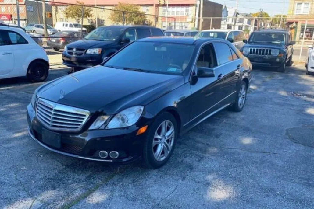 2010 Mercedes Benz E 350 Sport 4MATIC photo 1
