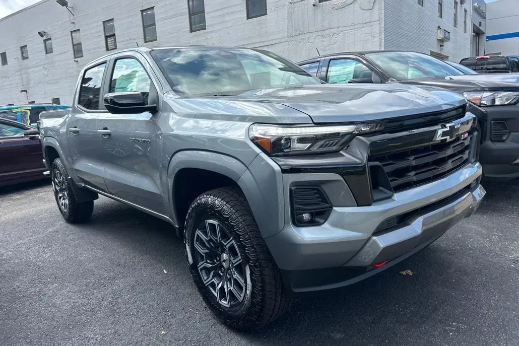 2026 Chevrolet Colorado Z71 photo 1