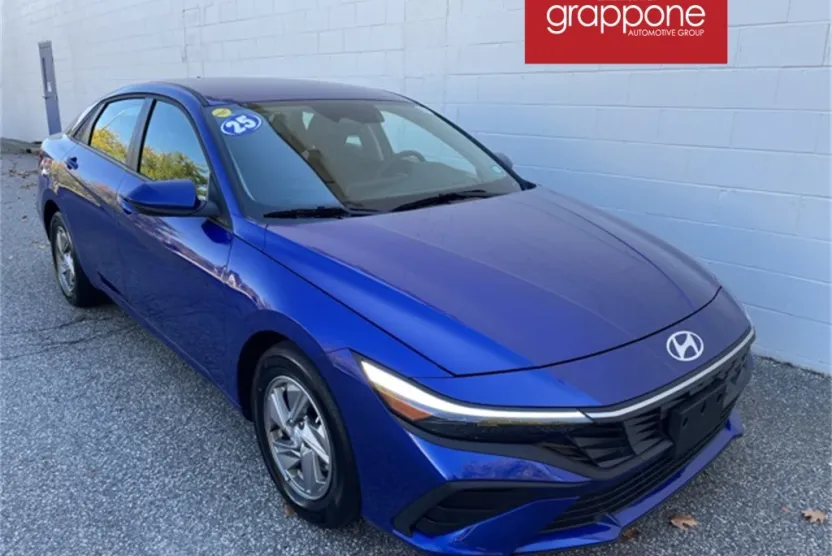 2025 Hyundai Elantra SE photo 1