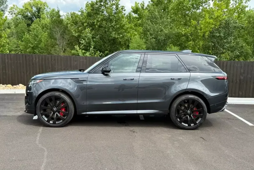 2025 Land Rover Range Rover Sport SE photo 1