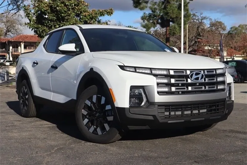 2025 Hyundai Santa Cruz SE photo 1
