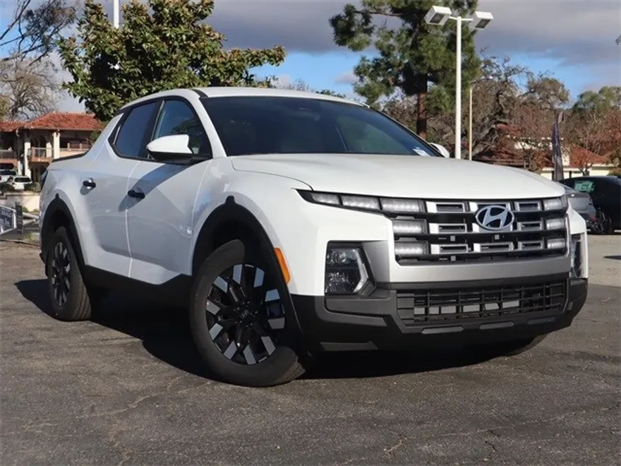 2025 Hyundai Santa Cruz SE photo 1