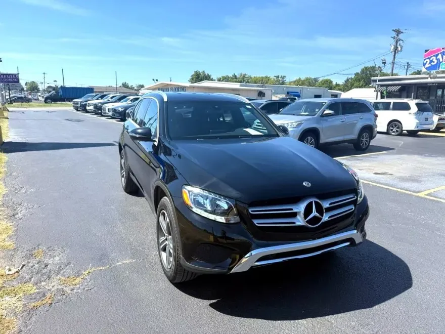 2019 Mercedes Benz GLC 300 photo 1