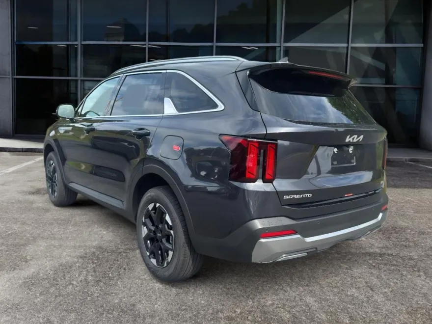 2025 Kia Sorento S photo 1
