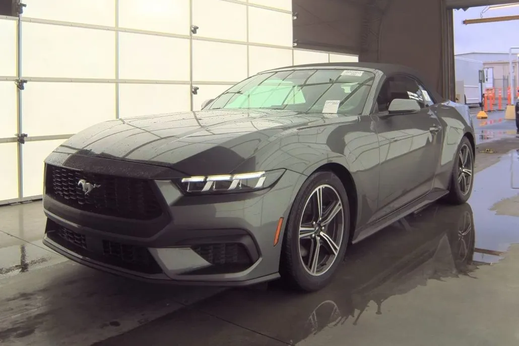 2024 Ford Mustang photo 1