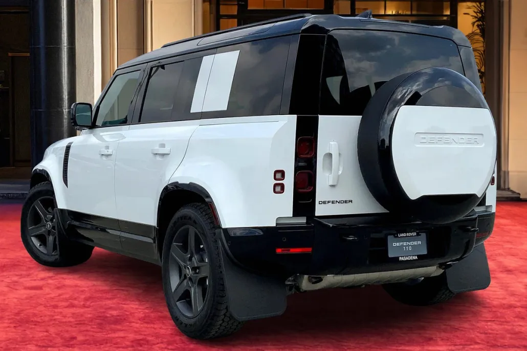 2025 Land Rover Defender 110 X-Dynamic SE photo 1
