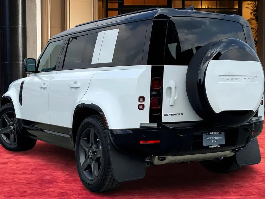 2025 Land Rover Defender 110 X-Dynamic SE photo 1