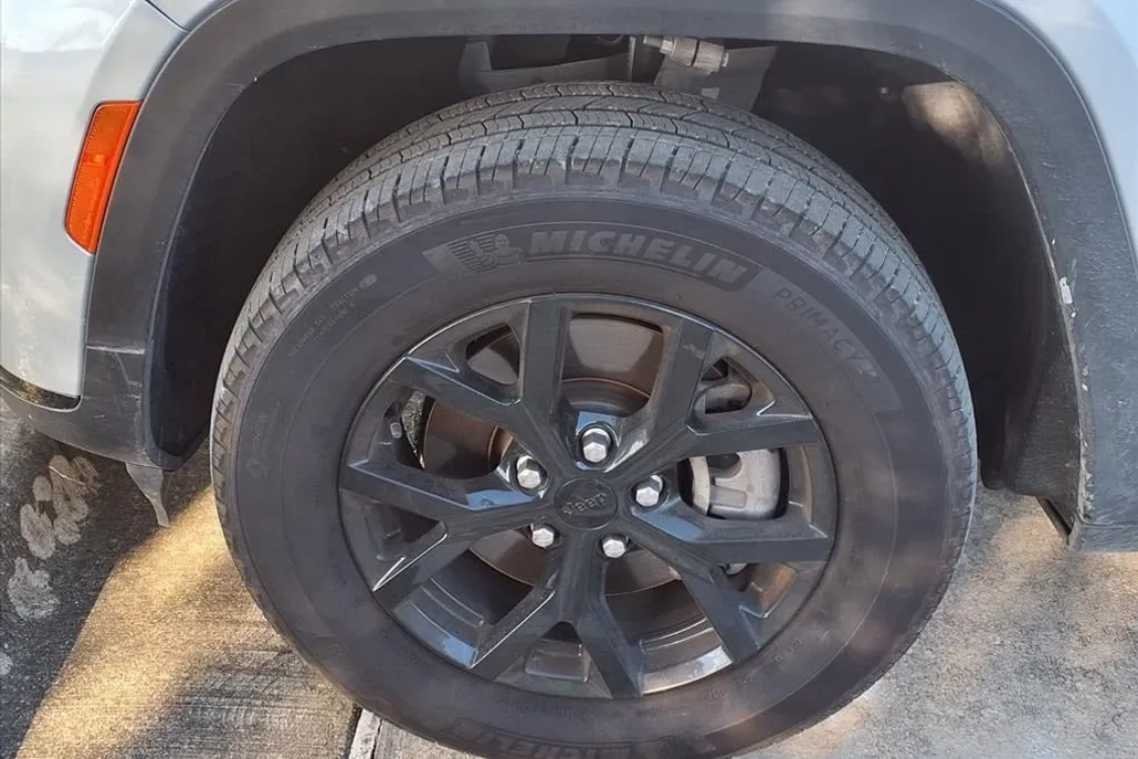 2024 Jeep Grand Cherokee Altitude photo 1