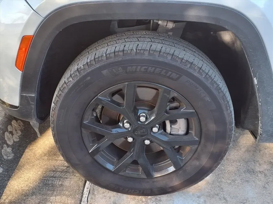 2024 Jeep Grand Cherokee Altitude photo 1
