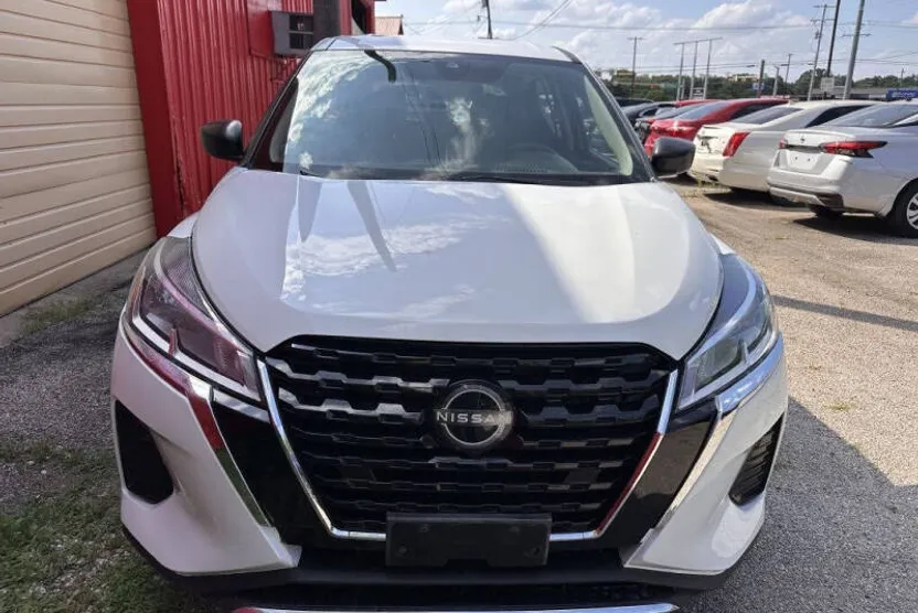 2023 Nissan Kicks S photo 1