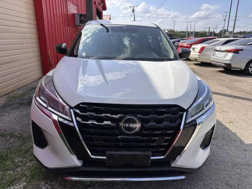 2023 Nissan Kicks S photo 1