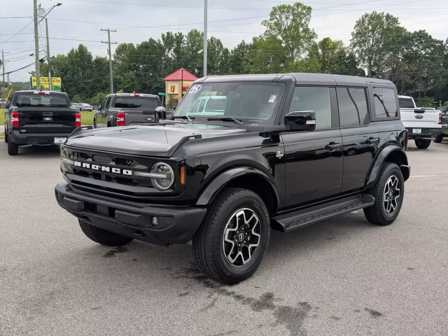 2025 Ford Bronco Outer Banks photo 1