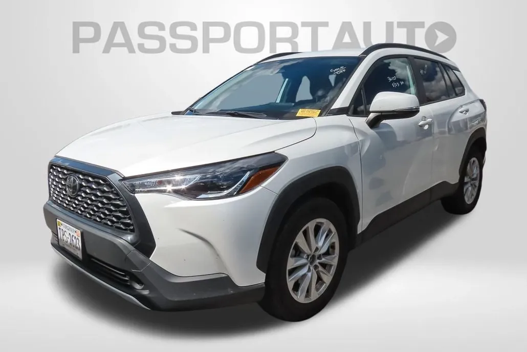 2024 Toyota Corolla Cross LE photo 1