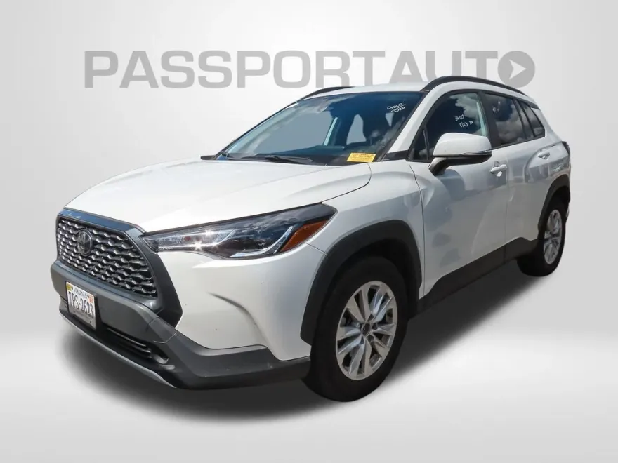 2024 Toyota Corolla Cross LE photo 1