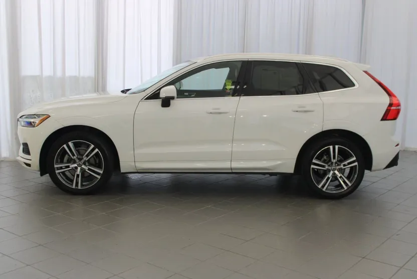 2020 Volvo XC60 T5 Momentum photo 1