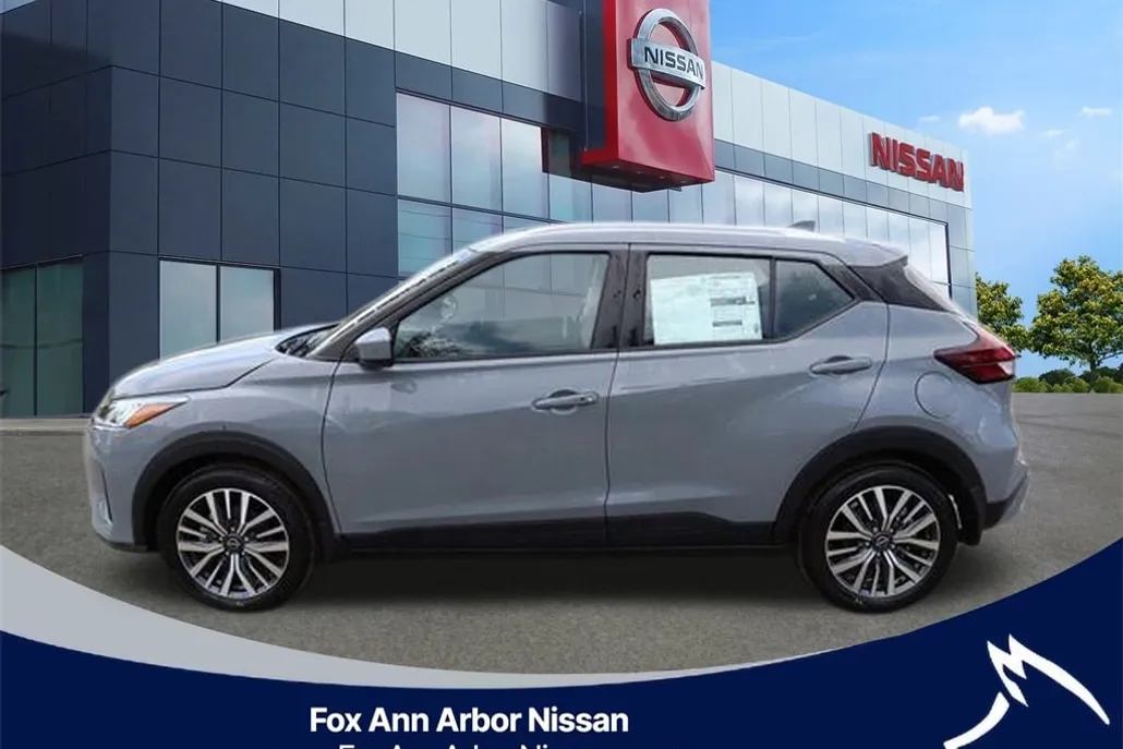 2024 Nissan Kicks SV photo 1