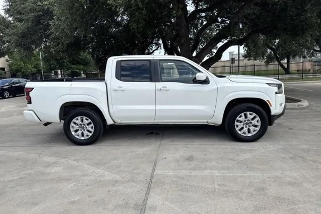 2024 Nissan Frontier SV photo 1