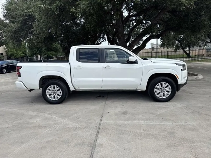 2024 Nissan Frontier SV photo 1