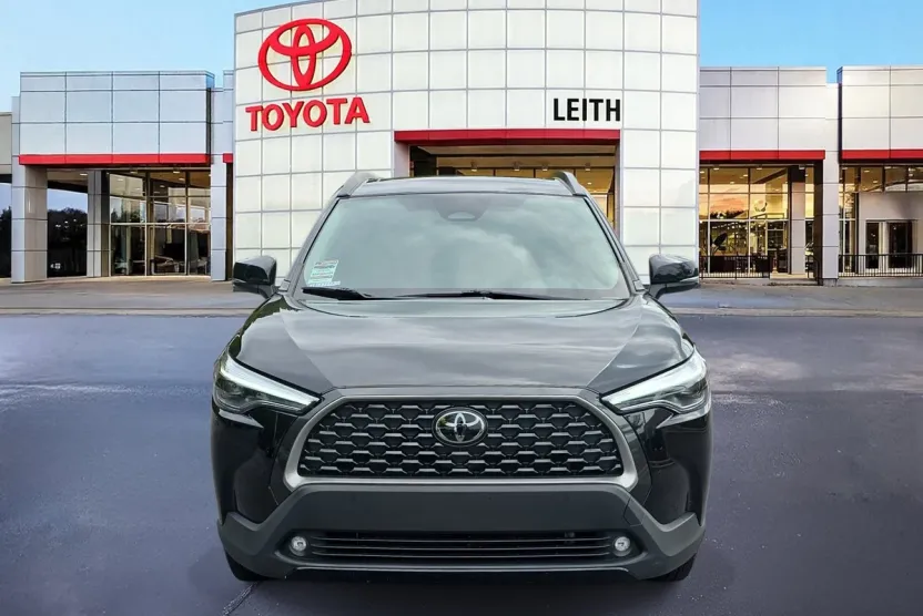 2023 Toyota Corolla Cross XLE photo 1