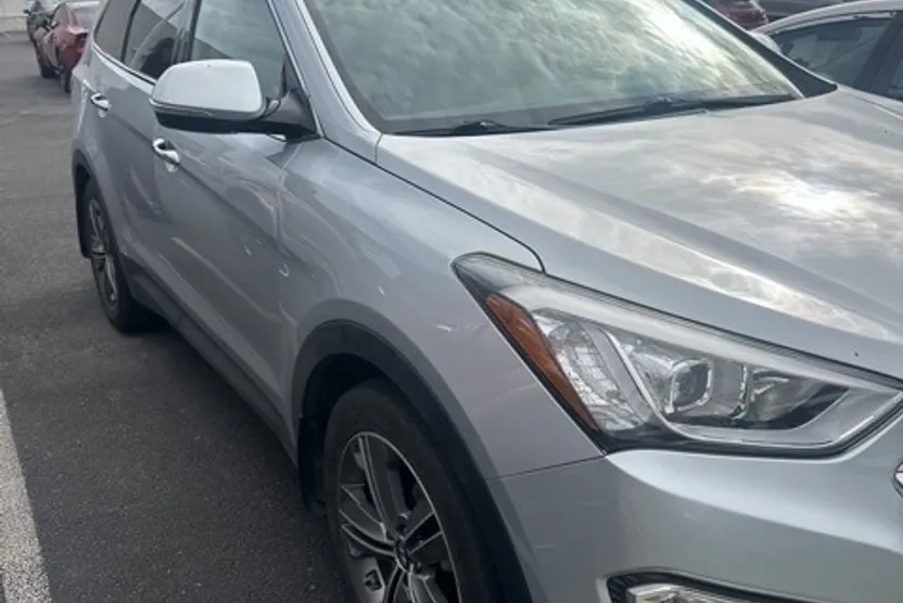 2016 Hyundai Santa Fe SE photo 1